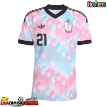 Camisa de Futebol Bélgica Timothy Castagne #21 Equipamento Secundário Mundo 2026 Manga Curta
